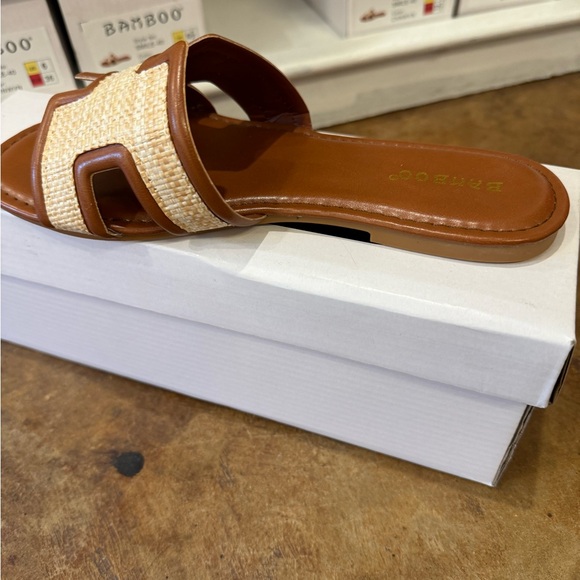 H sandal - Picture 2 of 11